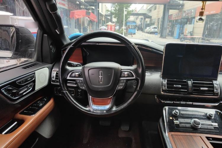 Used Lincoln Navigator 2018 3.5T Prestige Version China V Emission Standard Steering Wheel