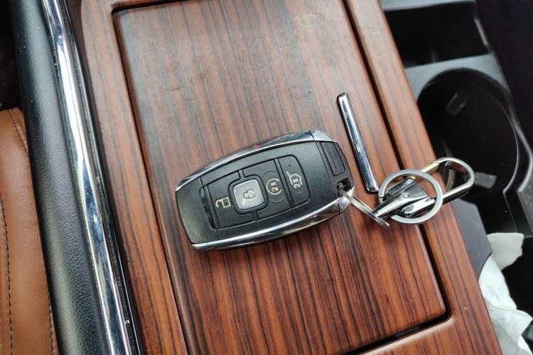 Used Lincoln Navigator 2018 3.5T Prestige Version China V Emission Standard Vehicle Key