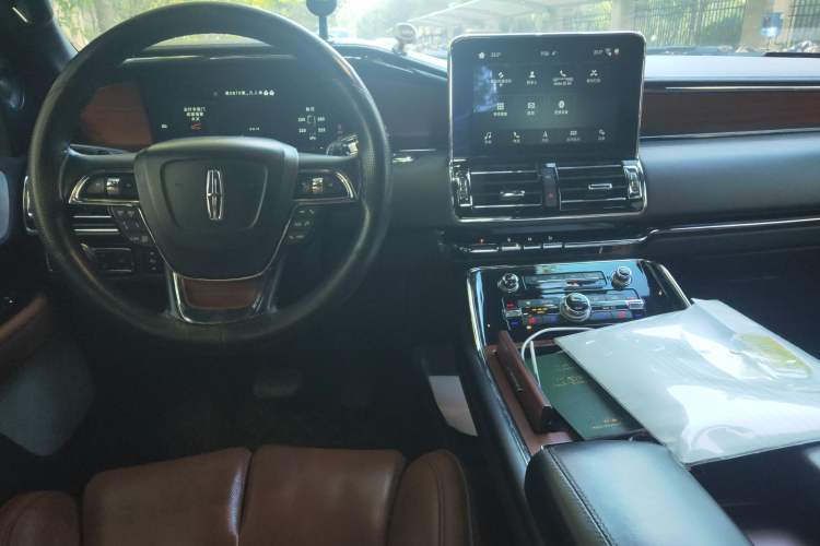 Used Lincoln Navigator 2018 3.5T Prestige Version China V Emission Standard Center Console