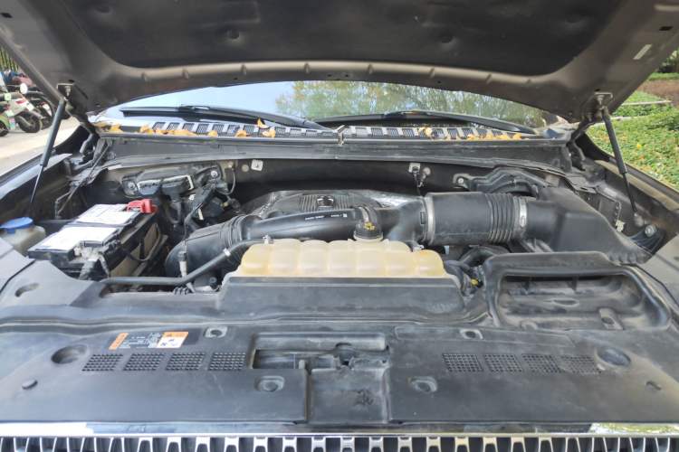 Used Lincoln Navigator 2018 3.5T Prestige Version China V Emission Standard Engine Bay