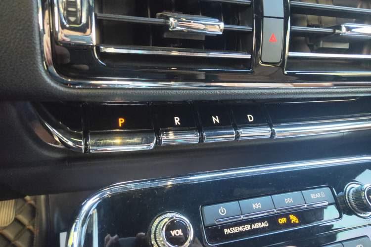 Used Lincoln Navigator 2018 3.5T Prestige Version China V Emission Standard Gear Lever