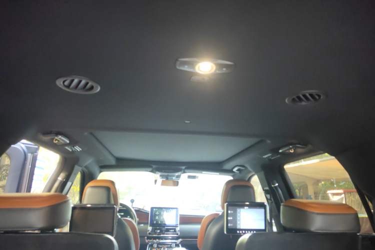 Used Lincoln Navigator 2018 3.5T Prestige Version China V Emission Standard Headliner