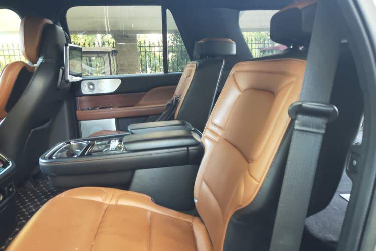 Used Lincoln Navigator 2018 3.5T Prestige Version China V Emission Standard Left Rear Seat