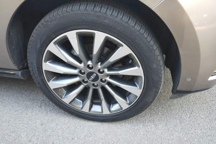 Used Lincoln Navigator 2018 3.5T Prestige Version China V Emission Standard Right Front Wheel Hub
