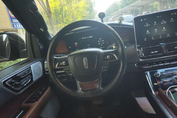 Used Lincoln Navigator 2018 3.5T Prestige Version China V Emission Standard Steering Wheel