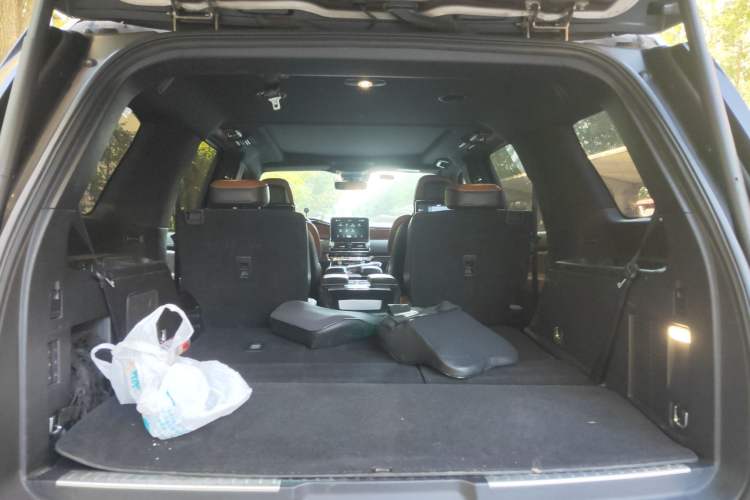 Used Lincoln Navigator 2018 3.5T Prestige Version China V Emission Standard Trunk