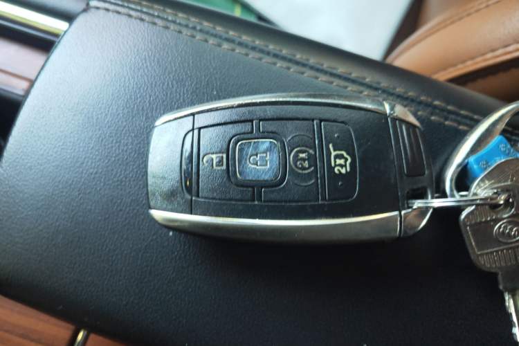 Used Lincoln Navigator 2018 3.5T Prestige Version China V Emission Standard Vehicle Key