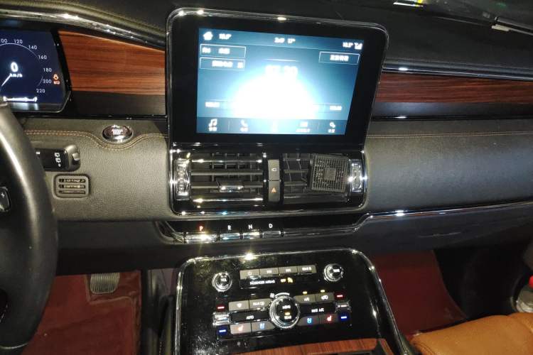 Used Lincoln Navigator 2019 3.5T Prestige Version China VI Standard Audio And AC Panel