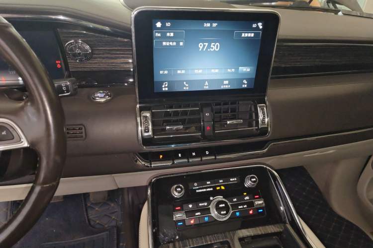 Used Lincoln Navigator 2019 3.5T Presidential Series China VI Standard Audio And AC Panel