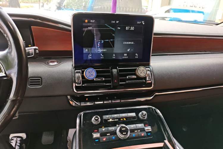 Used Lincoln Navigator 2019 3.5T Prestige Version China VI Standard Audio And AC Panel