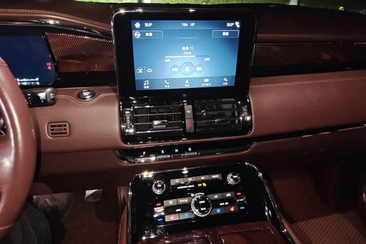 Used Lincoln Navigator 2019 3.5T Presidential Series China VI Standard Audio And AC Panel