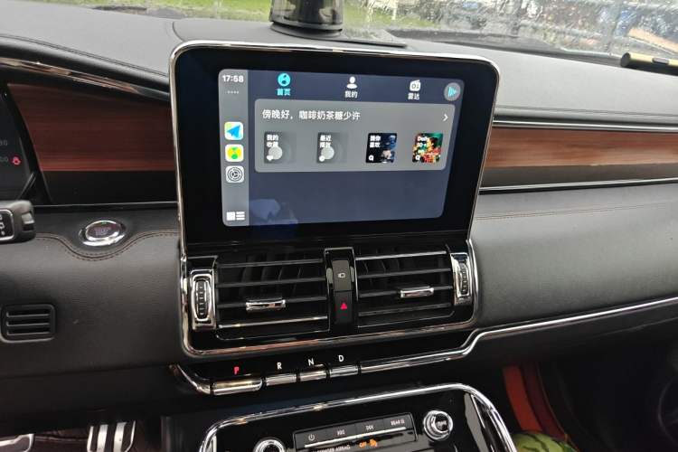 Used Lincoln Navigator  Audio And AC Panel