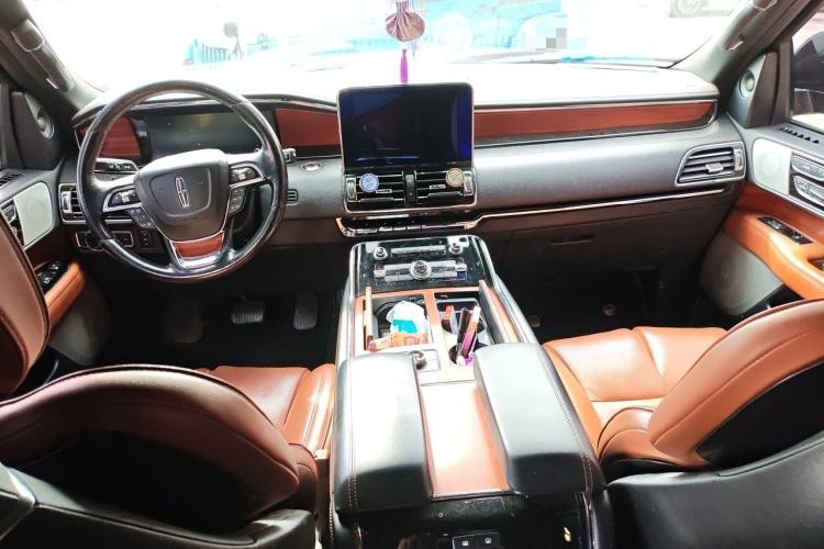 Used Lincoln Navigator 2019 3.5T Prestige Version China VI Standard Center Console