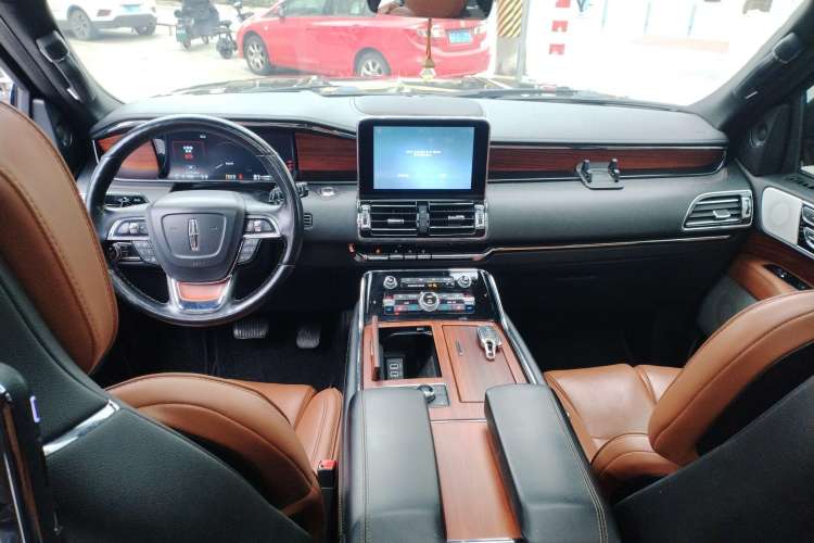 Used Lincoln Navigator 2019 3.5T Prestige Version China VI Standard Center Console