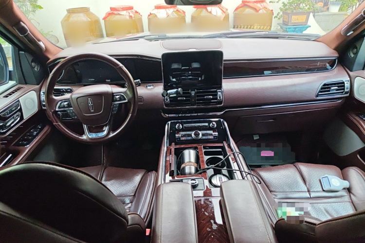 Used Lincoln Navigator 2019 3.5T Presidential Series China VI Standard Center Console