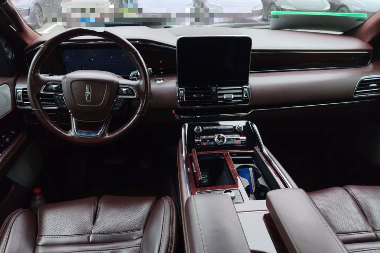 Used Lincoln Navigator 2019 3.5T Presidential Series China VI Standard Center Console