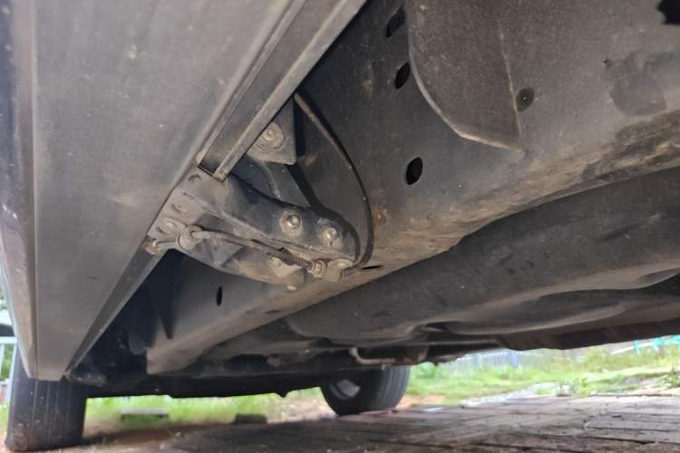 Used Lincoln Navigator  Chassis Rear Left