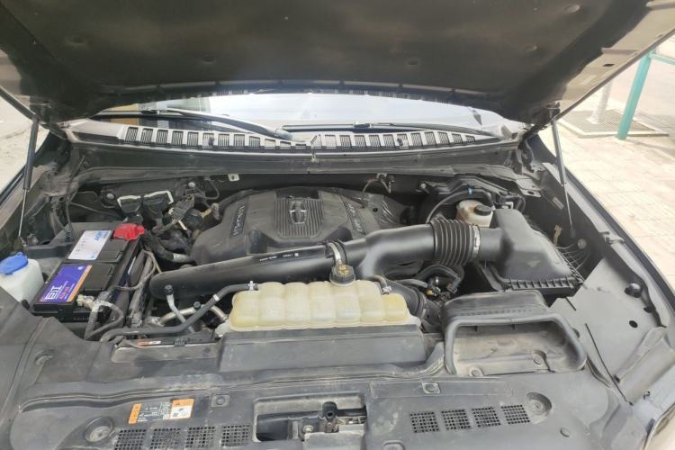 Used Lincoln Navigator 2019 3.5T Prestige Version China VI Standard Engine Bay