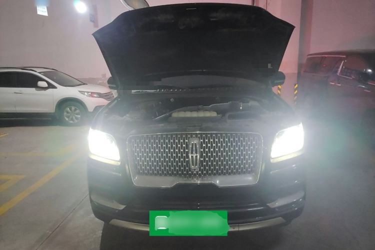 Used Lincoln Navigator 2019 3.5T Prestige Version China VI Standard Engine Bay