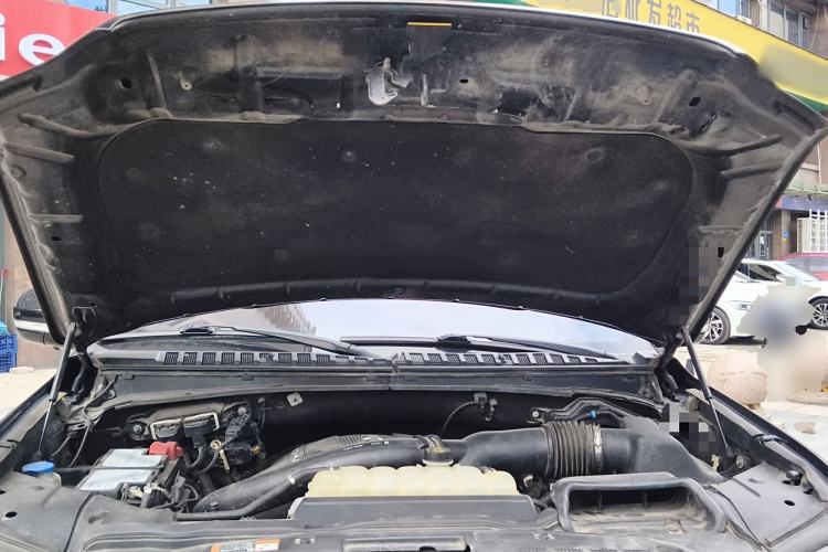 Used Lincoln Navigator 2019 3.5T Prestige Version China VI Standard Engine Bay