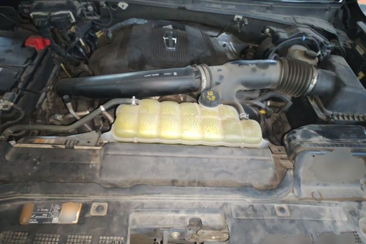 Used Lincoln Navigator 2019 3.5T Prestige Version China VI Standard Engine Bay