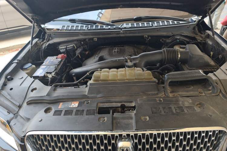 Used Lincoln Navigator 2019 3.5T Presidential Series China VI Standard Engine Bay