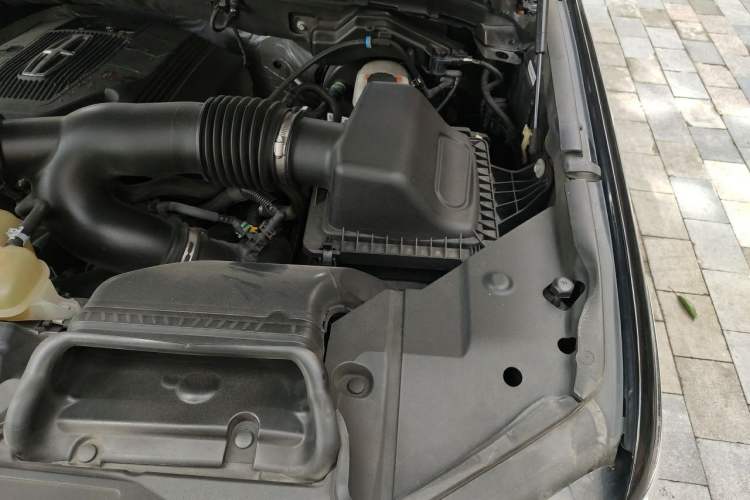 Used Lincoln Navigator 2019 3.5T Presidential Series China VI Standard Engine Bay Left