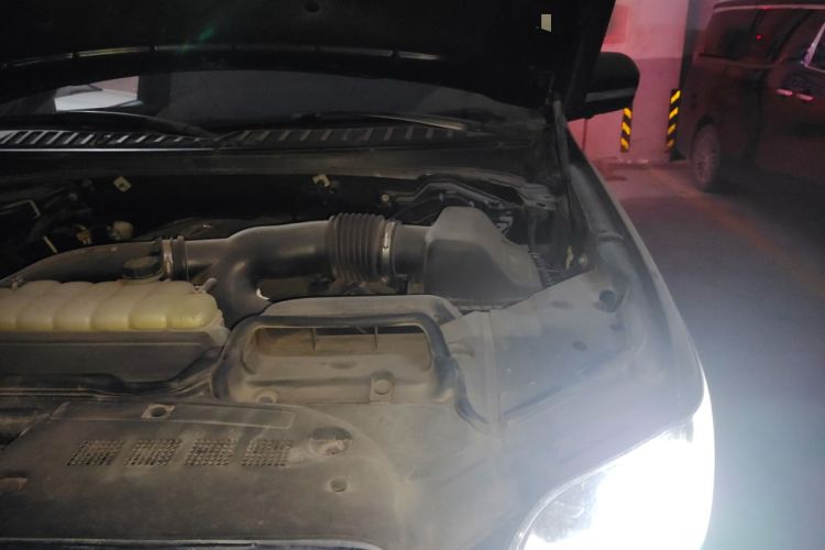 Used Lincoln Navigator 2019 3.5T Prestige Version China VI Standard Engine Bay Left