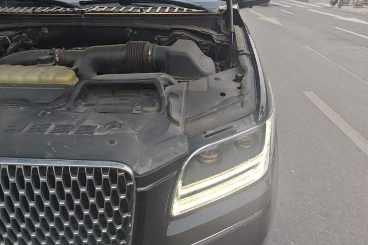 Used Lincoln Navigator 2019 3.5T Prestige Version China VI Standard Engine Bay Left
