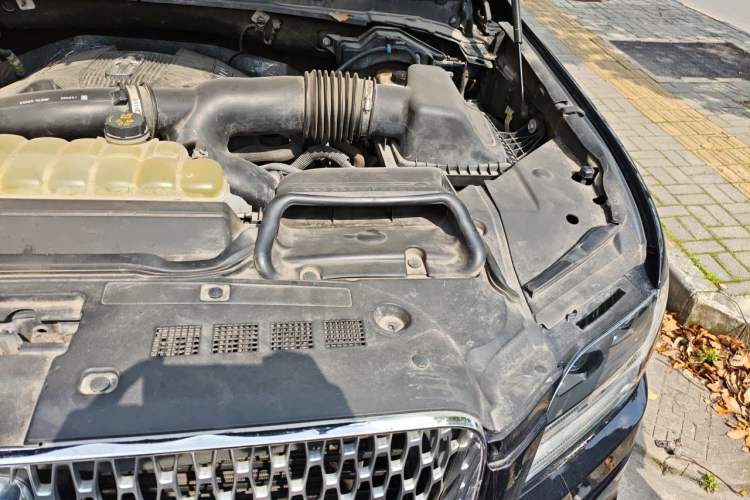 Used Lincoln Navigator 2019 3.5T Prestige Version China VI Standard Engine Bay Left