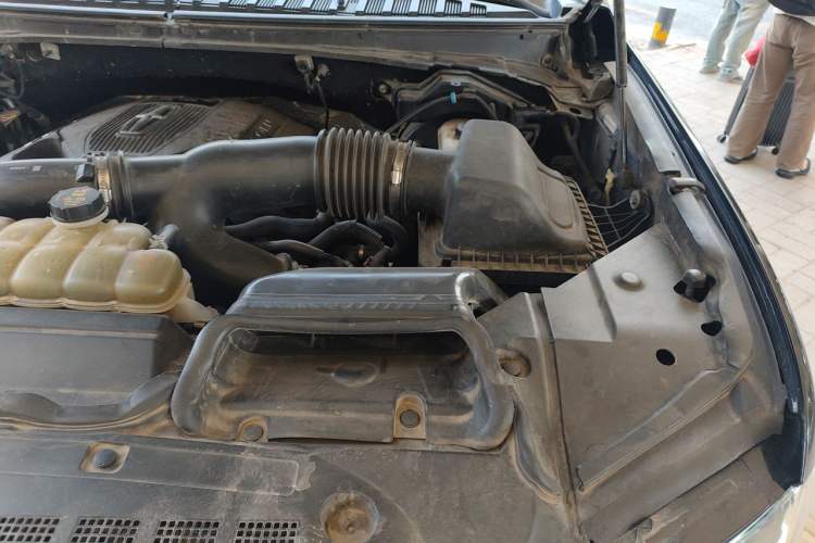 Used Lincoln Navigator 2019 3.5T Presidential Series China VI Standard Engine Bay Left