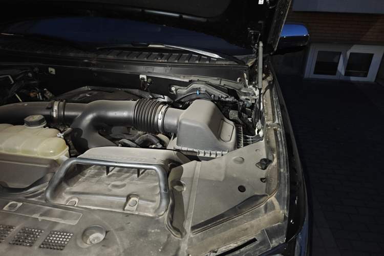 Used Lincoln Navigator 2019 3.5T Presidential Series China VI Standard Engine Bay Left
