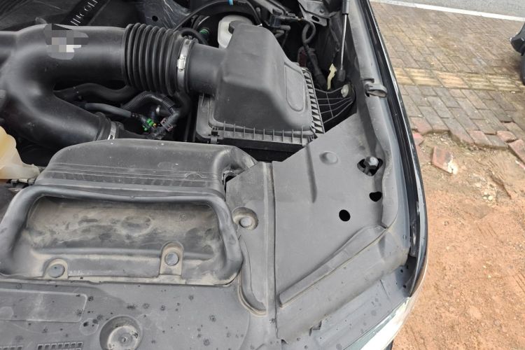 Used Lincoln Navigator  Engine Bay Left