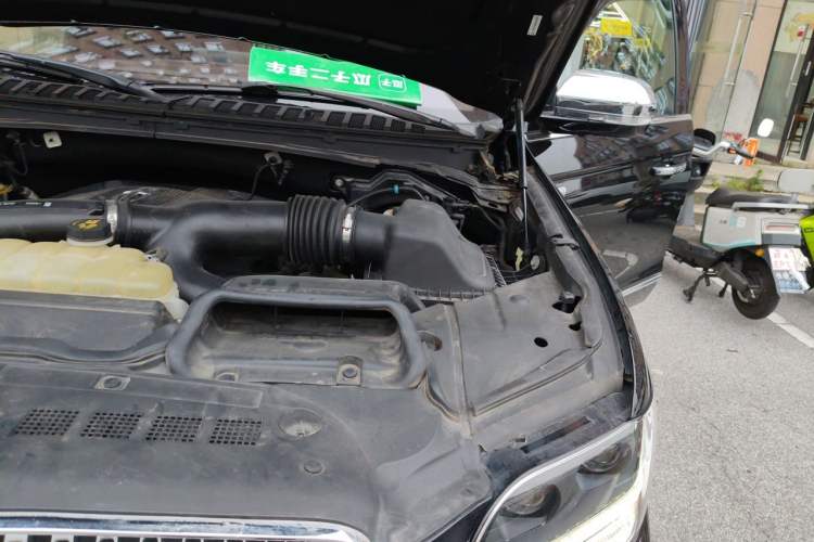 Used Lincoln Navigator 2019 3.5T Presidential Series China VI Standard Engine Bay Left