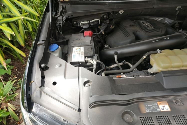 Used Lincoln Navigator 2019 3.5T Presidential Series China VI Standard Engine Bay Right