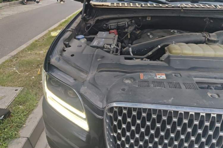 Used Lincoln Navigator 2019 3.5T Prestige Version China VI Standard Engine Bay Right