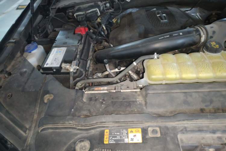 Used Lincoln Navigator 2019 3.5T Prestige Version China VI Standard Engine Bay Right