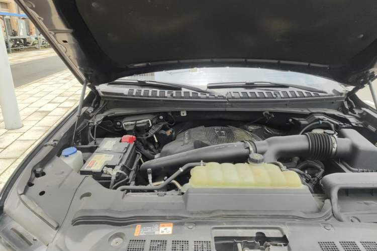 Used Lincoln Navigator 2019 3.5T Prestige Version China VI Standard Engine Bay Right