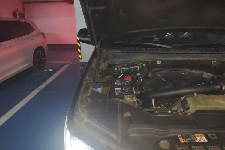 Used Lincoln Navigator 2019 3.5T Prestige Version China VI Standard Engine Bay Right
