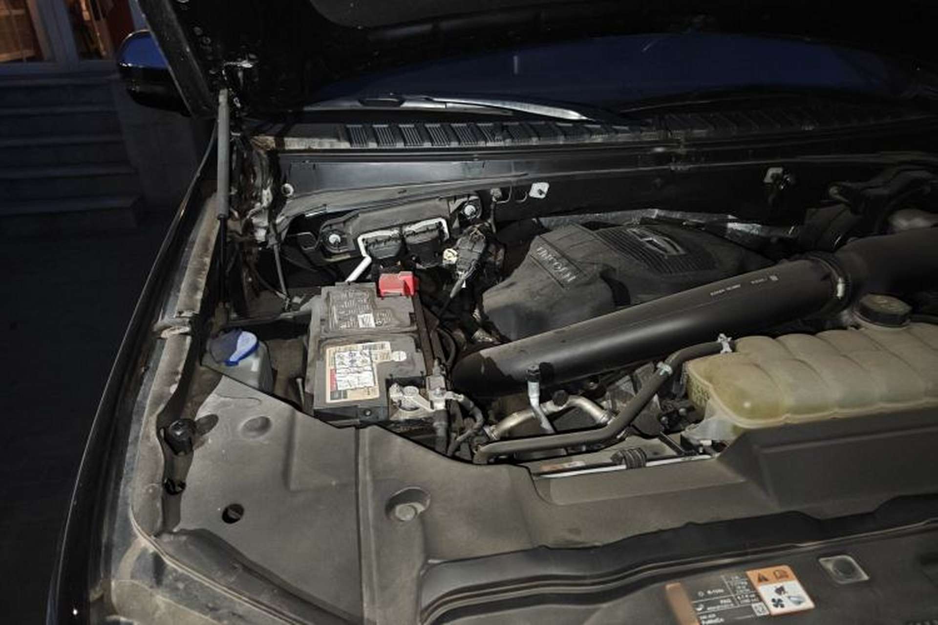Used Lincoln Navigator 2019 3.5T Presidential Series China VI Standard Engine Bay Right