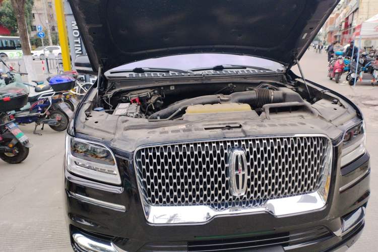 Used Lincoln Navigator 2019 3.5T Prestige Version China VI Standard Engine Bay Right