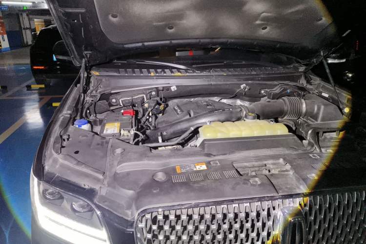 Used Lincoln Navigator 2019 3.5T Prestige Version China VI Standard Engine Bay Right