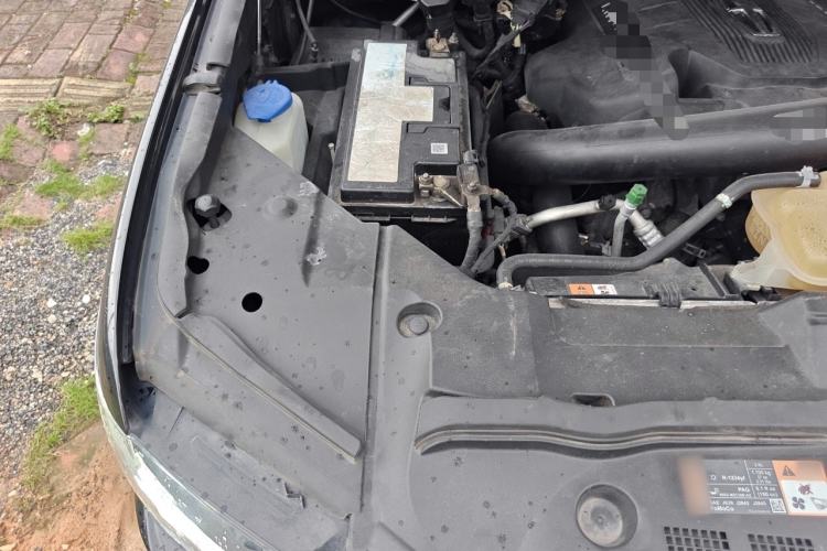 Used Lincoln Navigator  Engine Bay Right