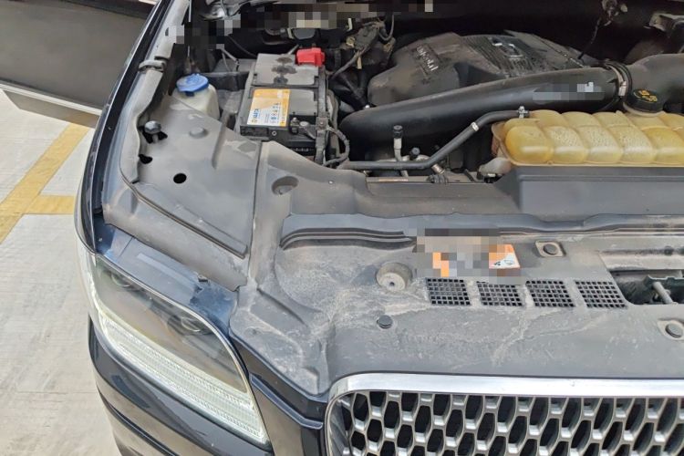 Used Lincoln Navigator 2019 3.5T Presidential Series China VI Standard Engine Bay Right