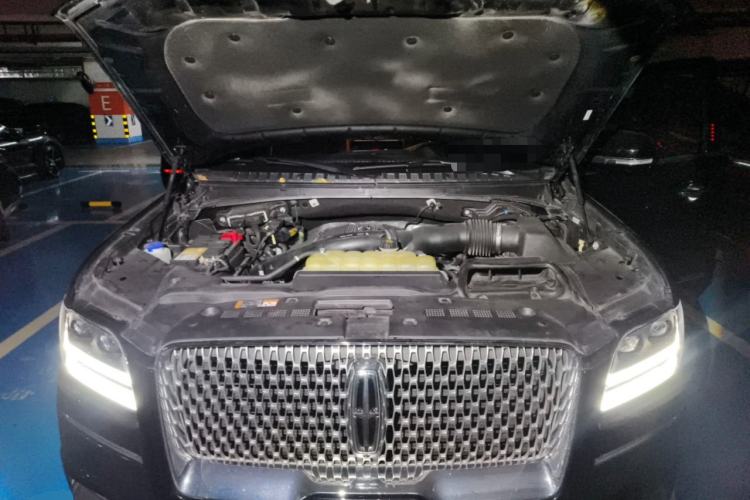 Used Lincoln Navigator 2019 3.5T Prestige Version China VI Standard Engine Bay