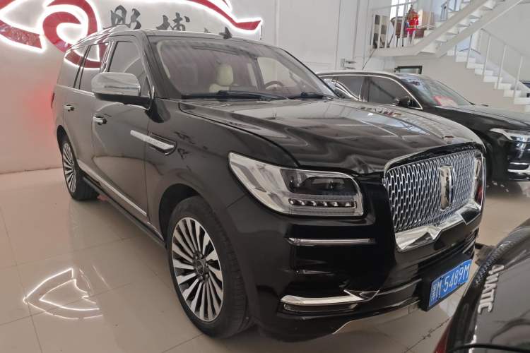 Used Lincoln Navigator 2019 3.5T Presidential Series China VI Standard Front Right 45 Deg