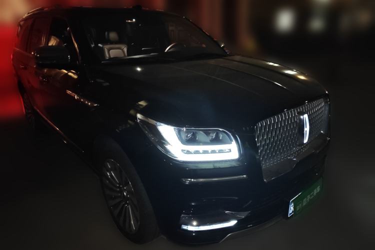 Used Lincoln Navigator 2019 3.5T Presidential Series China VI Standard Front Right 45 Deg