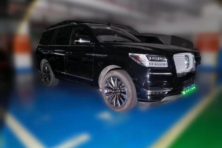 Used Lincoln Navigator 2019 3.5T Prestige Version China VI Standard Front Right 45 Deg