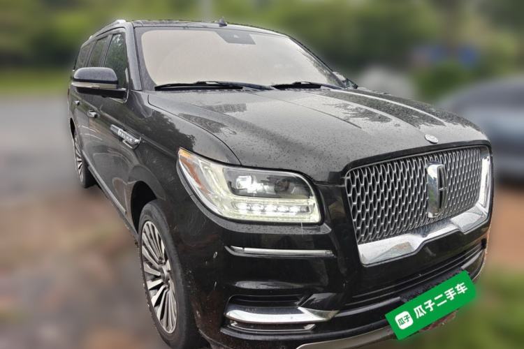 Used Lincoln Navigator  Front Right 45 Deg