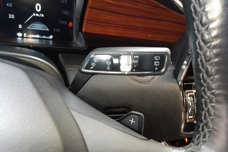 Used Lincoln Navigator 2019 3.5T Prestige Version China VI Standard Gear Lever